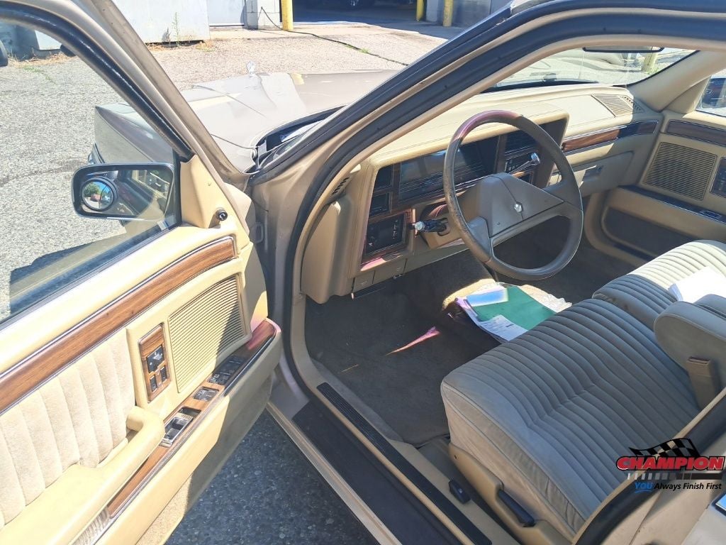 1989 Chrysler New Yorker/Landau Salon