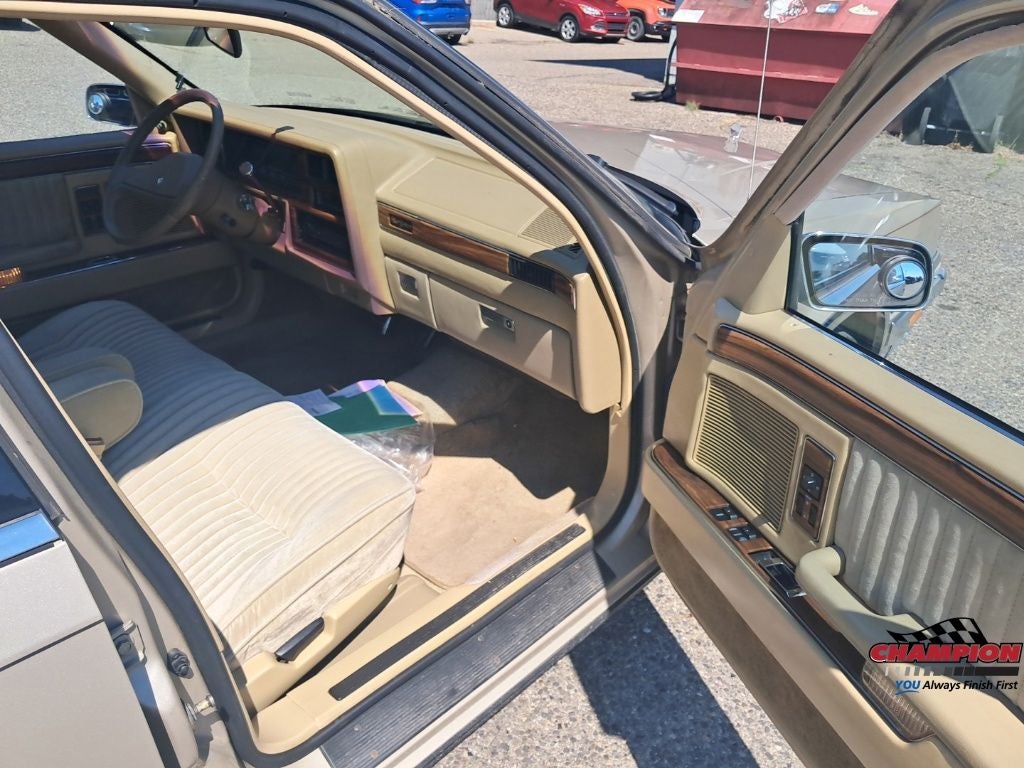 1989 Chrysler New Yorker/Landau Salon