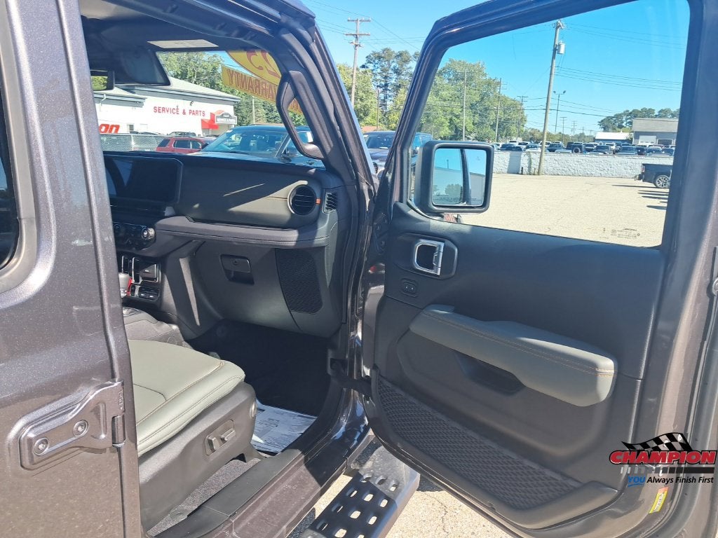 2025 Jeep Gladiator Mojave X
