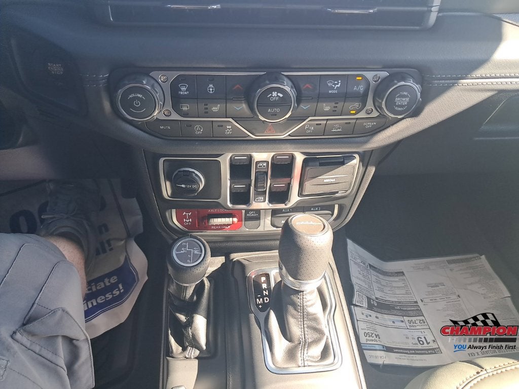 2025 Jeep Gladiator Mojave X