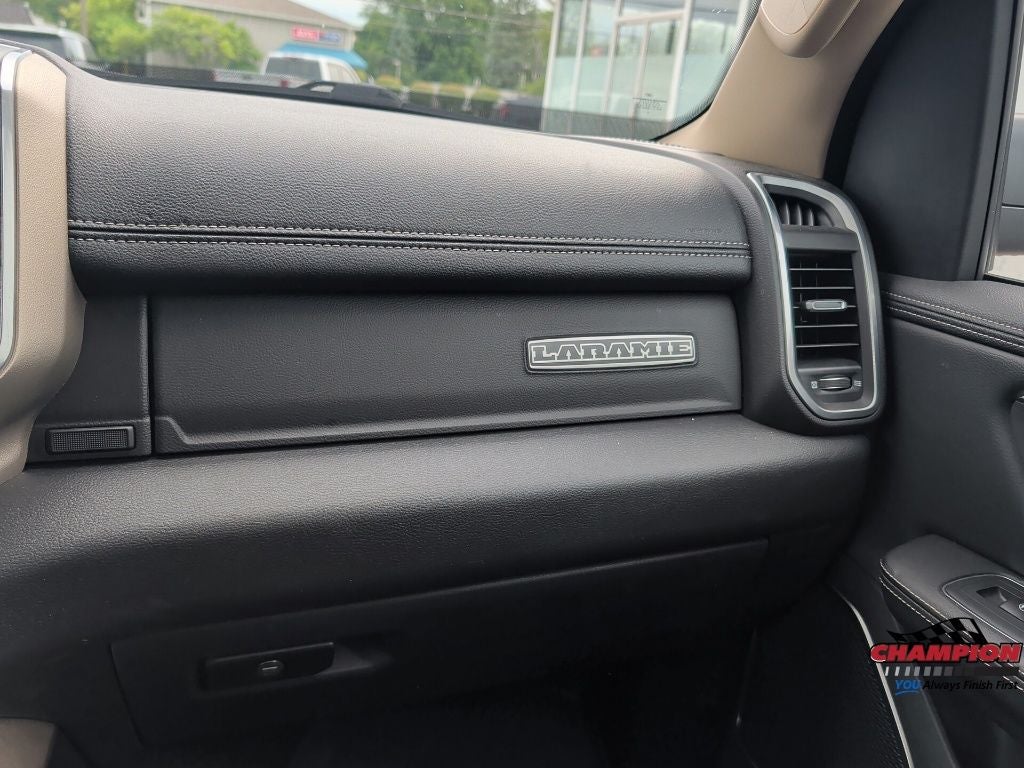 2019 RAM 1500 Laramie Crew Cab 4x4 5'7' Box