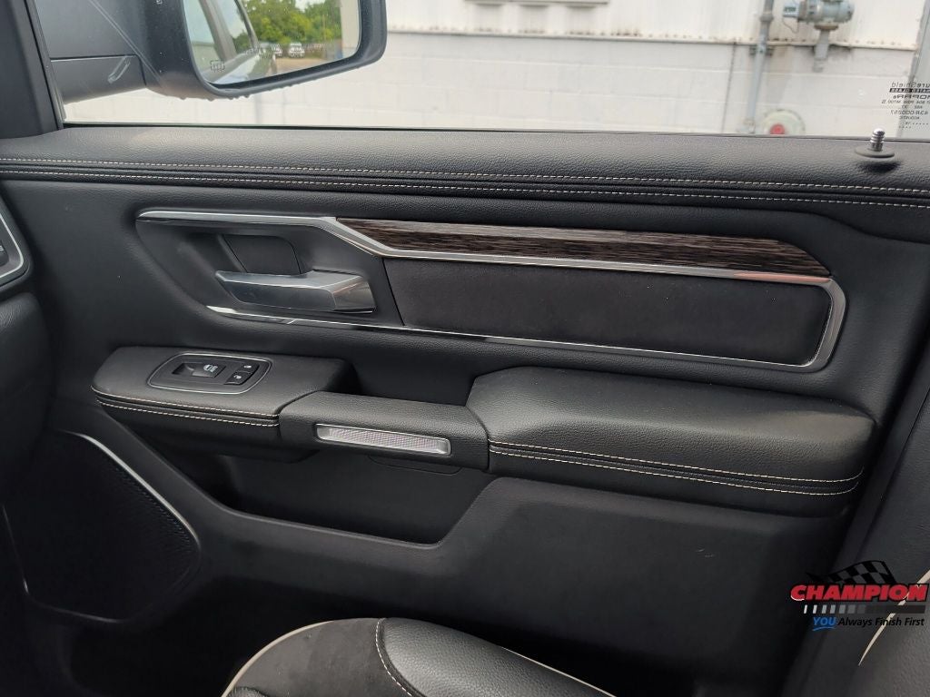 2019 RAM 1500 Laramie Crew Cab 4x4 5'7' Box