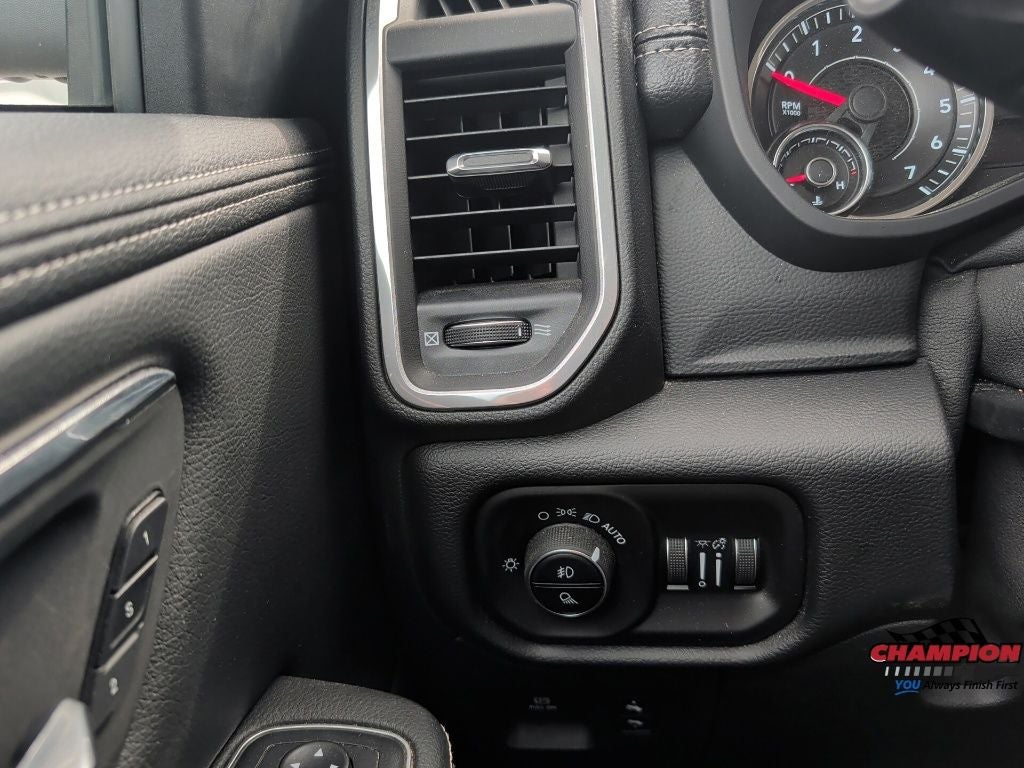 2019 RAM 1500 Laramie Crew Cab 4x4 5'7' Box