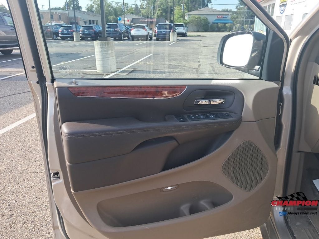 2013 Chrysler Town & Country Touring