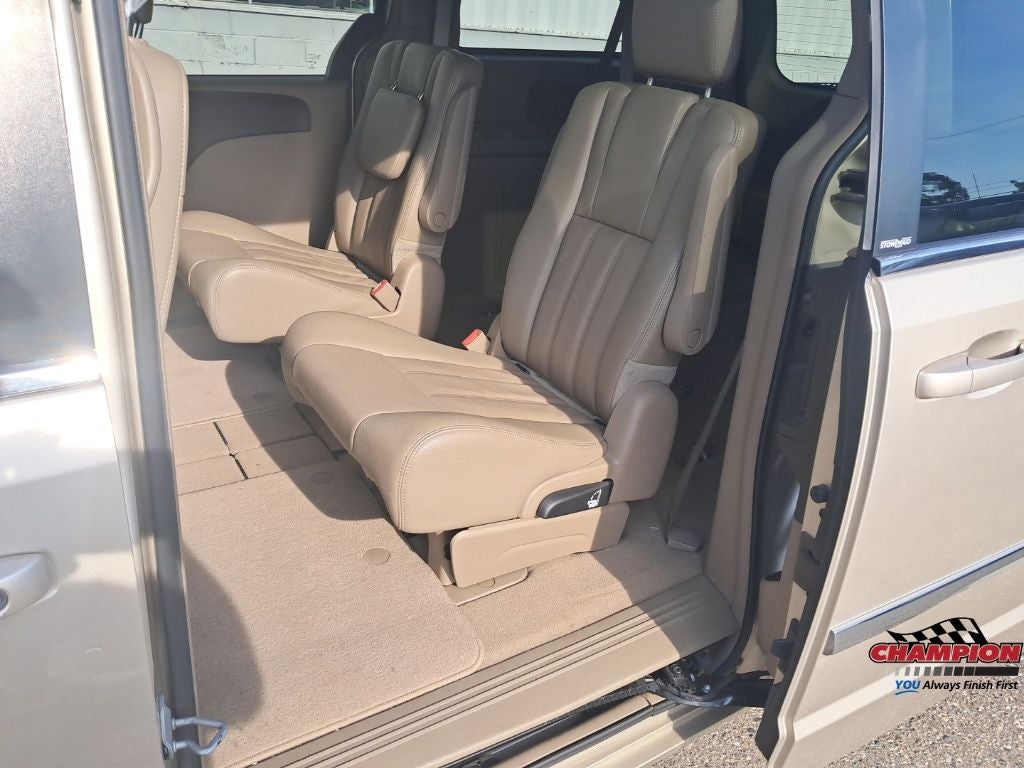 2013 Chrysler Town & Country Touring