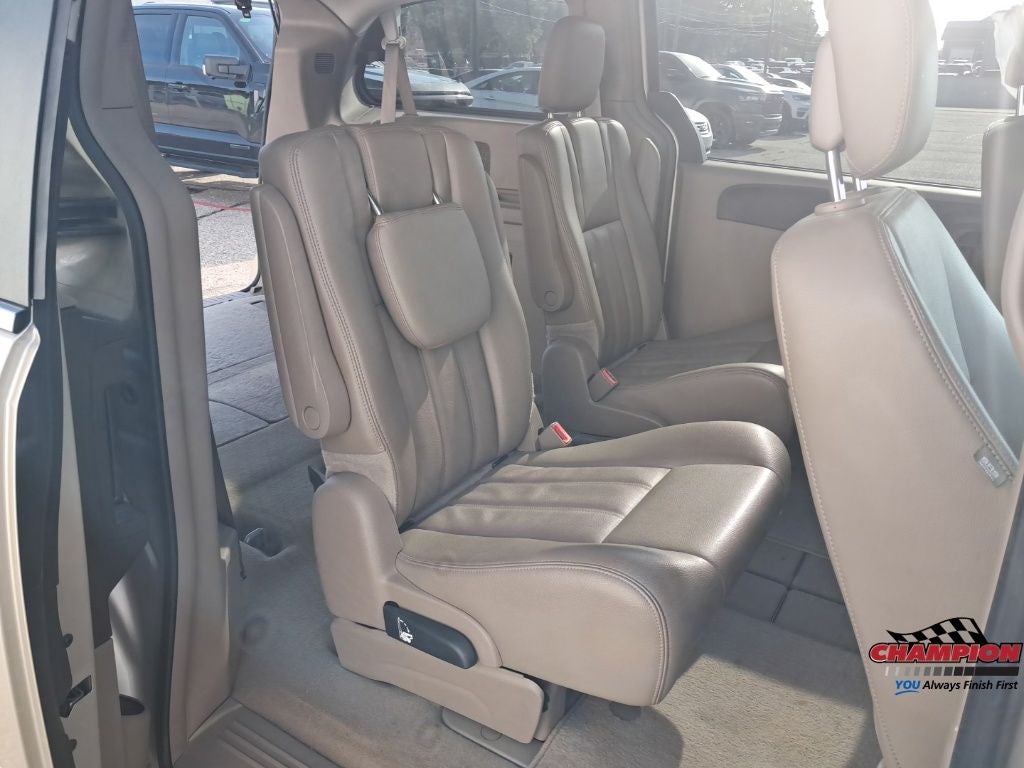 2013 Chrysler Town & Country Touring