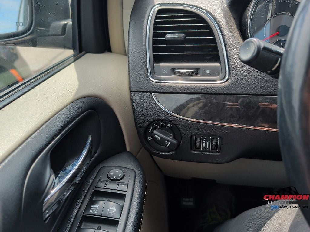 2014 Chrysler Town & Country Touring-L