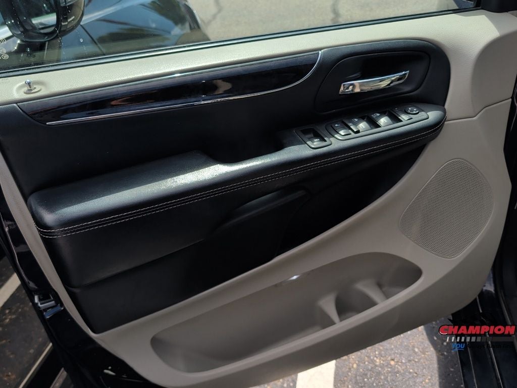 2014 Chrysler Town & Country Touring-L