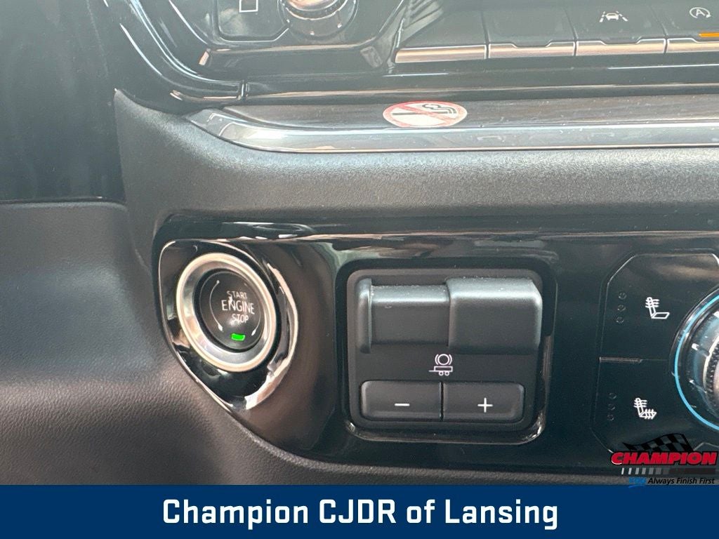 2025 GMC Sierra 1500 4WD Crew Cab Short Box SLT