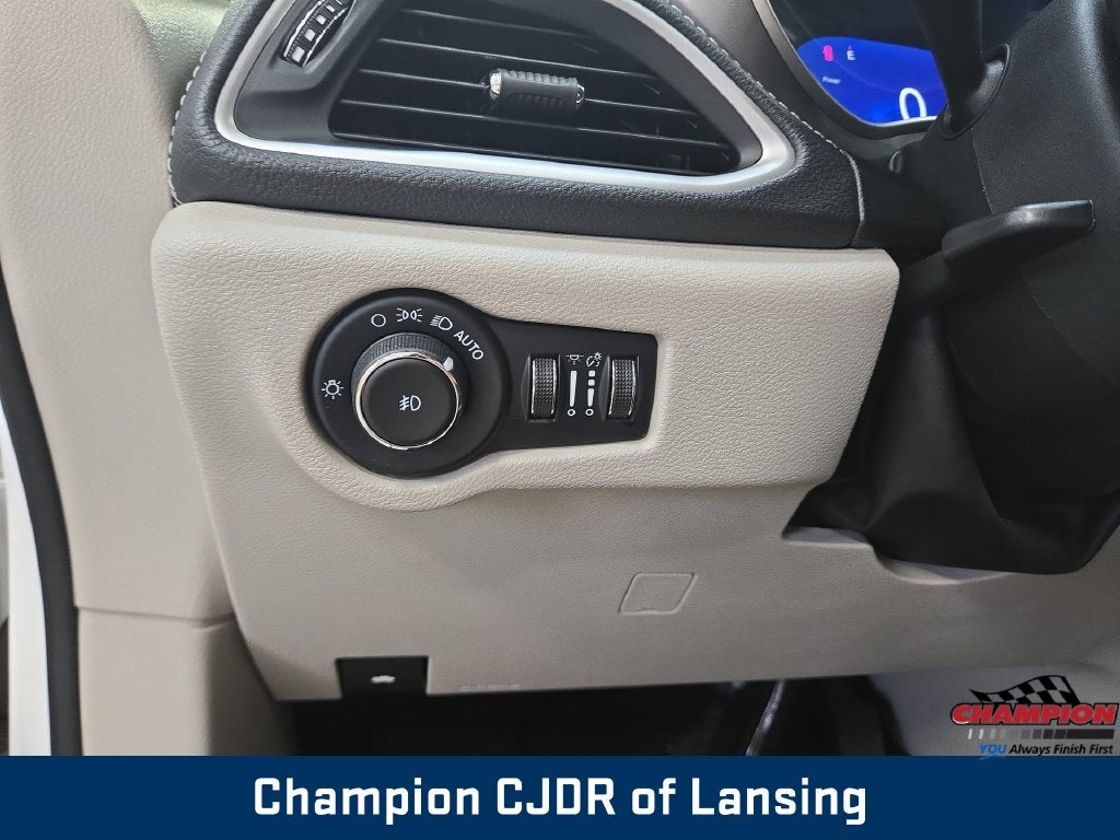2023 Chrysler Pacifica Hybrid Touring L