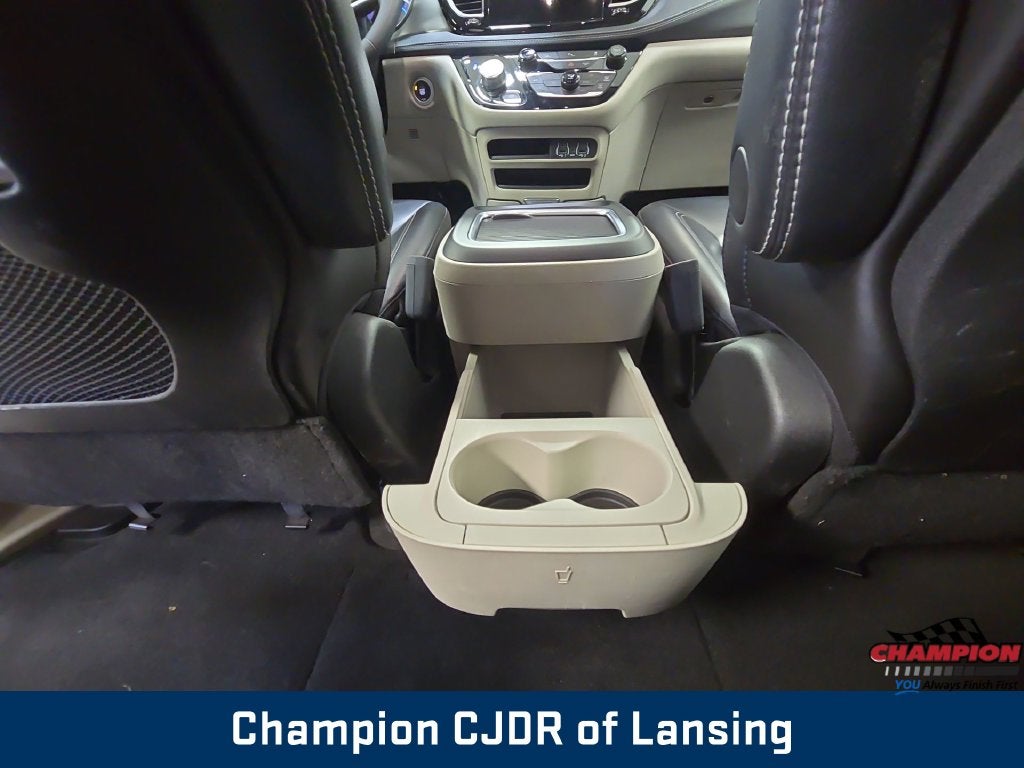 2023 Chrysler Pacifica Hybrid Touring L
