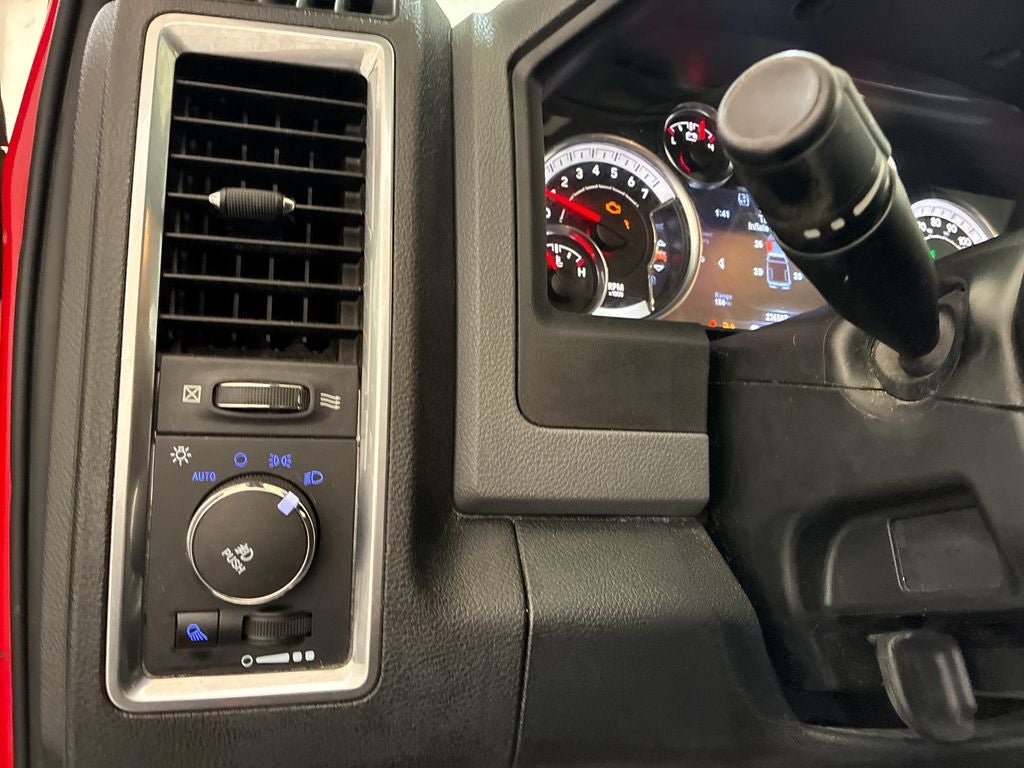2018 RAM 1500 Big Horn Crew Cab 4x4 5'7' Box