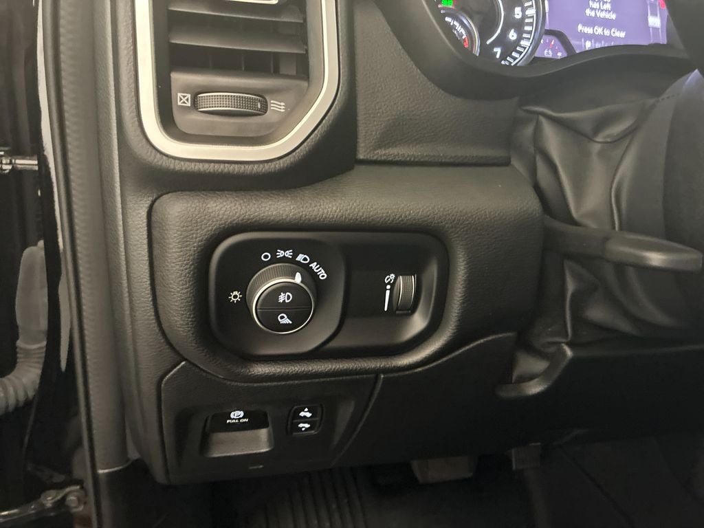 2023 RAM 1500 Big Horn Crew Cab 4x4 5'7' Box