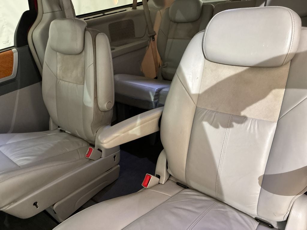2010 Chrysler Town & Country Limited
