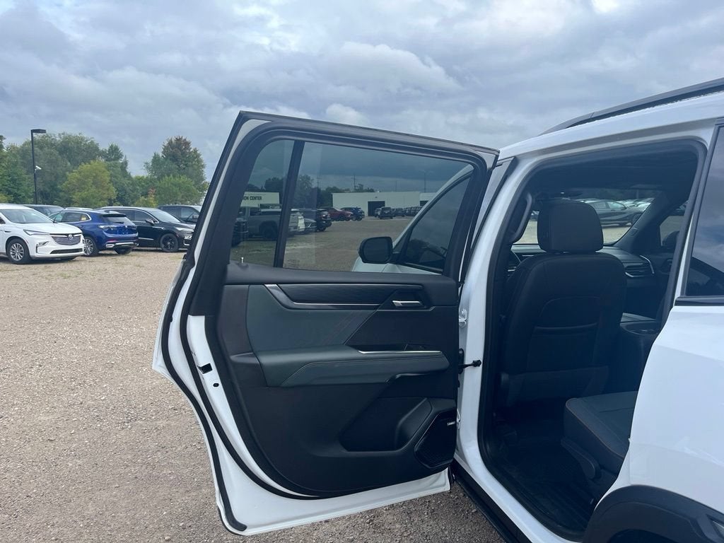 2024 GMC Acadia AT4