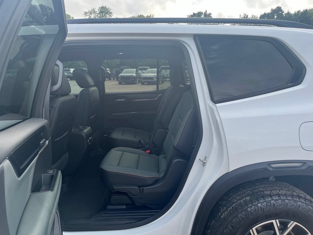 2024 GMC Acadia AT4