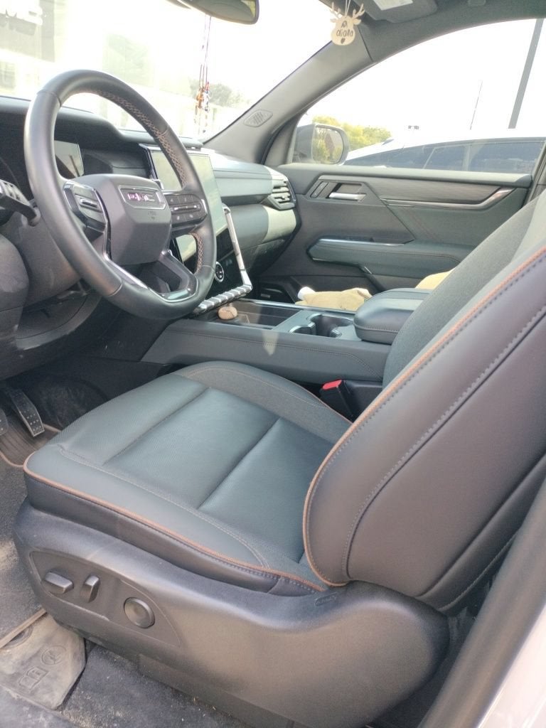 2024 GMC Acadia AT4