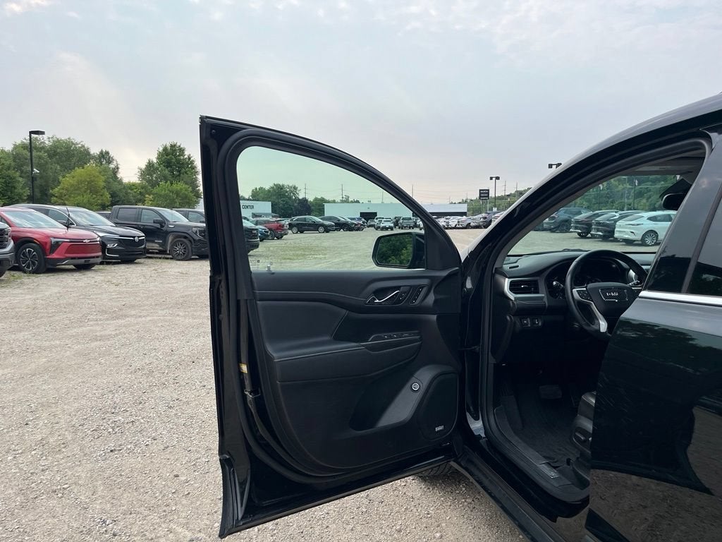 2023 GMC Acadia SLT