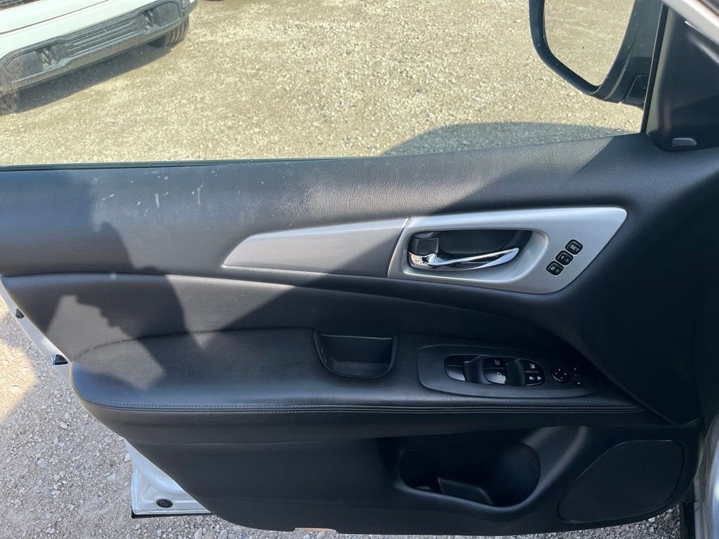 2020 Nissan Pathfinder SL