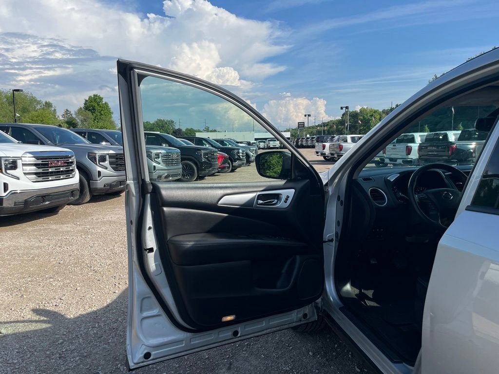 2020 Nissan Pathfinder SL