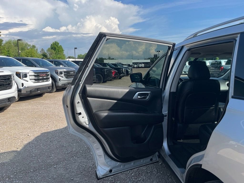 2020 Nissan Pathfinder SL