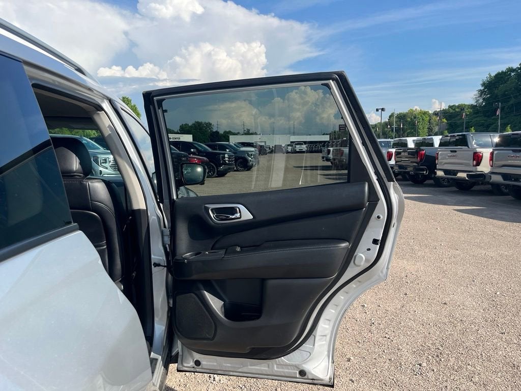 2020 Nissan Pathfinder SL