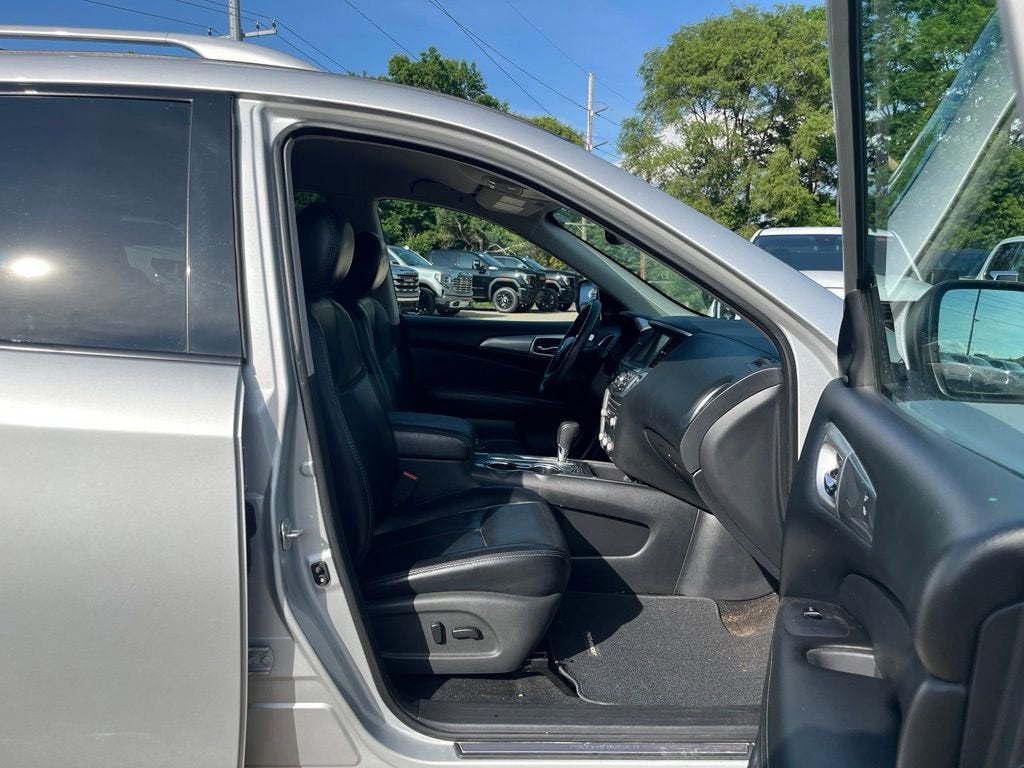 2020 Nissan Pathfinder SL