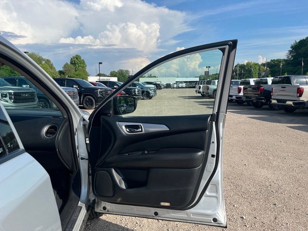 2020 Nissan Pathfinder SL