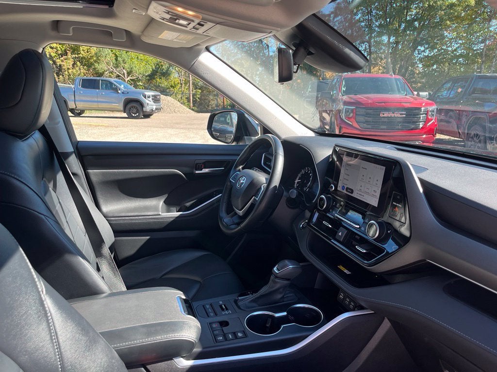 2023 Toyota Highlander L