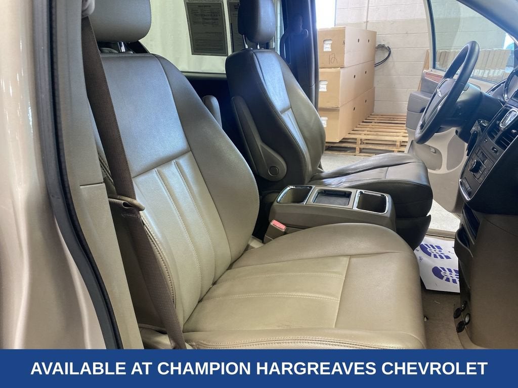 2013 Chrysler Town & Country Touring