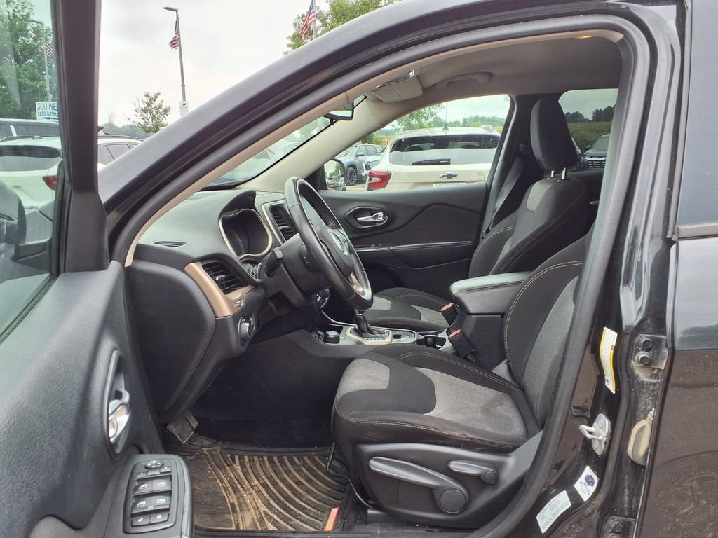 2016 Jeep Cherokee Sport