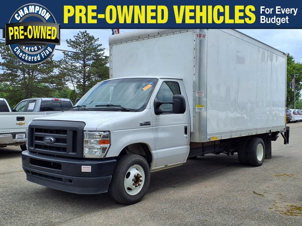 2022 Ford E-Series Cutaway E-350