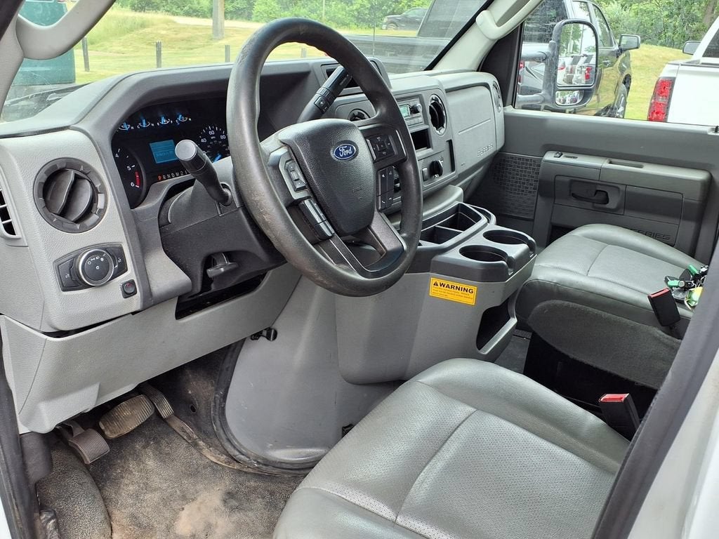 2022 Ford E-Series Cutaway E-350