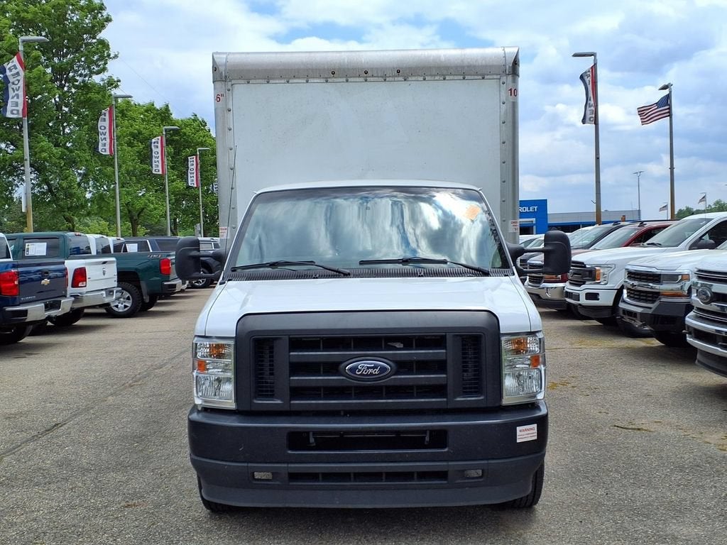 2022 Ford E-Series Cutaway E-350