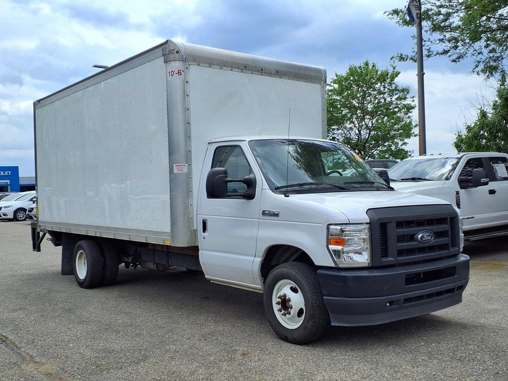 2022 Ford E-Series Cutaway E-350