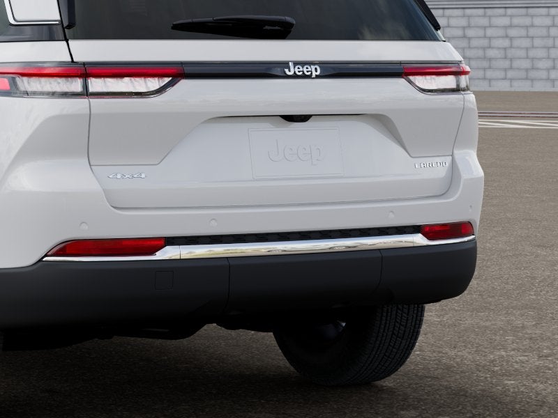 2027 Jeep Grand Cherokee GRAND CHEROKEE LAREDO X 4X4